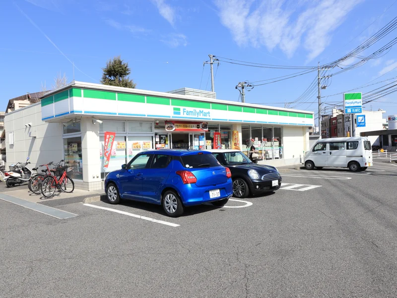 ファミリーマート 西条東店まで徒歩６分