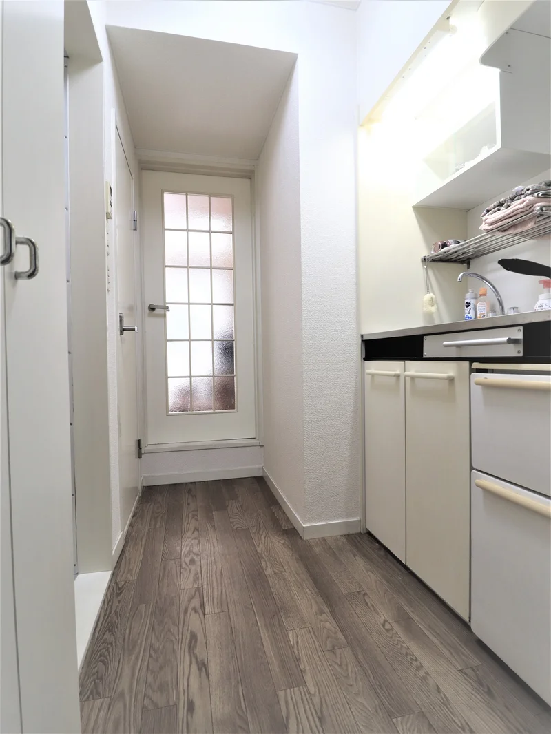 １Kタイプのお部屋で、一人暮らしにちょうどいい広さです。　キッチンスペースも広々とお使いいただけます。