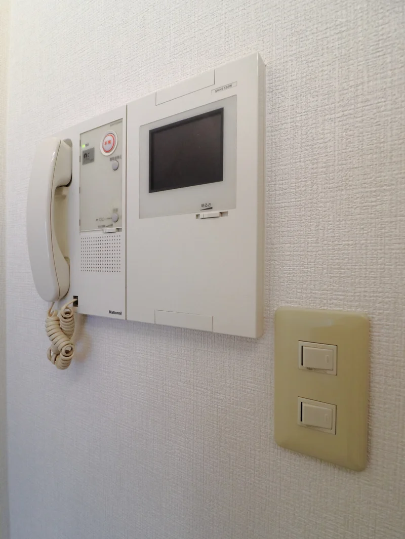 モニターホン　来訪者が誰か視覚的に判断しやすいです