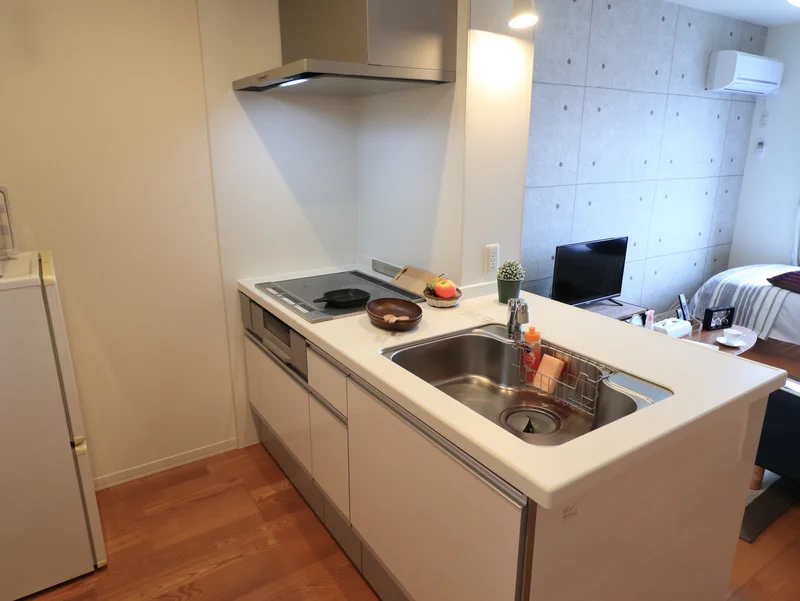 キッチン調理器具・コップやお皿なども　標準にご用意！　冷蔵庫・電子レンジ・電機ケトル・炊飯器などラインナップ！