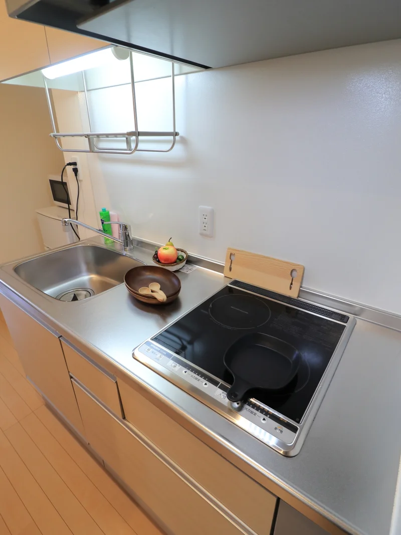 IHコンロで　安全に調理できて　お手入れも簡単！　シンクも広々としているので　洗い物も楽々♪