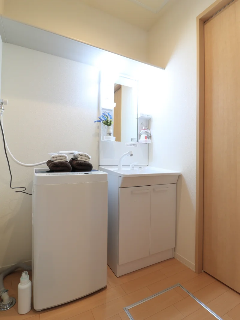 独立洗面台で　朝自宅やお風呂上りの準備にとても便利で女性にお勧めです！　室内洗濯機あり　毎日洗濯できて清潔に♪　