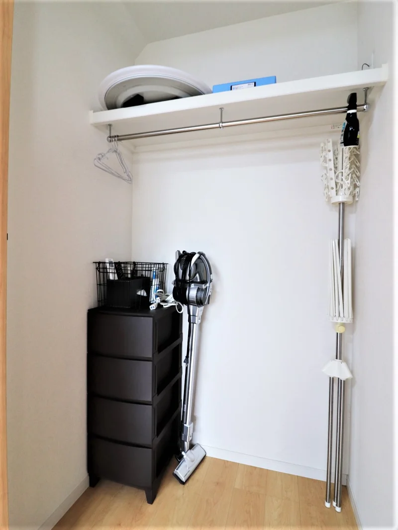 収納内の備品関係　リフォームなどでの長期滞在でも　荷物を収納しておけるので便利です！