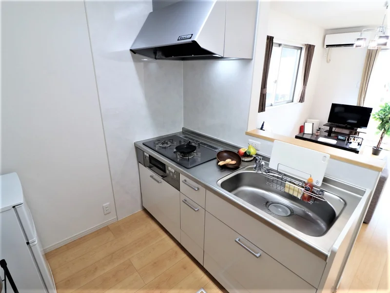 システムグリル付ガスコンロ　広々とつかえるキッチンで長期滞在でも健康面に考慮して調理可能！　ファミリーにも嬉しい物件！