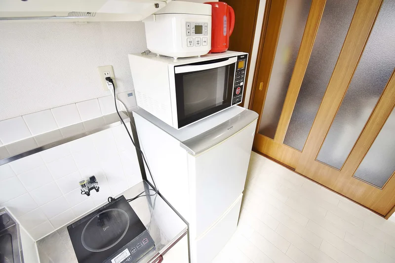 冷蔵庫、掃除機、パラソルハンガー、ケトル、炊飯器、調理器具各種、クリーニングされた清潔なタオル、洗剤までご用意。