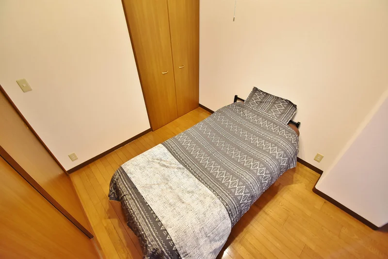 寝室も広々とご利用頂けます。岡山で人気のマンスリーマンション★駐車場付き。