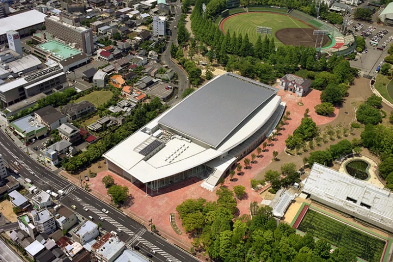 岡山県総合グラウンドまで車で12分、4.5㎞。