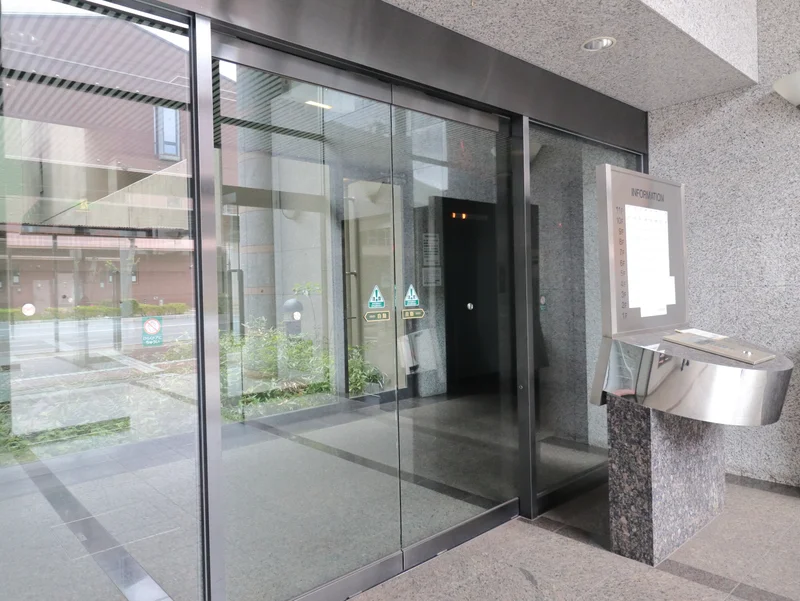 オートロック付きでセキュリティ対策有！　女性にも安心の設備です。