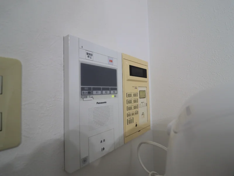 モニターホン　訪問者が視覚的に判断できますので、安心できます