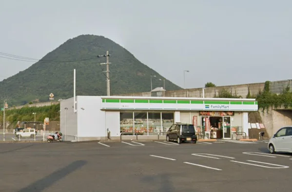 ファミリーマート 丸亀川西北店まで車で4分、1.6km｡