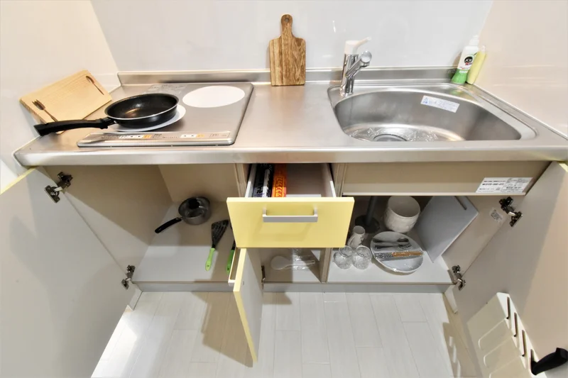 調理器具や食器類などラインナップが充実！　食材をご用意いただければ自炊が可能です。長期の滞在でも栄養面に考慮！