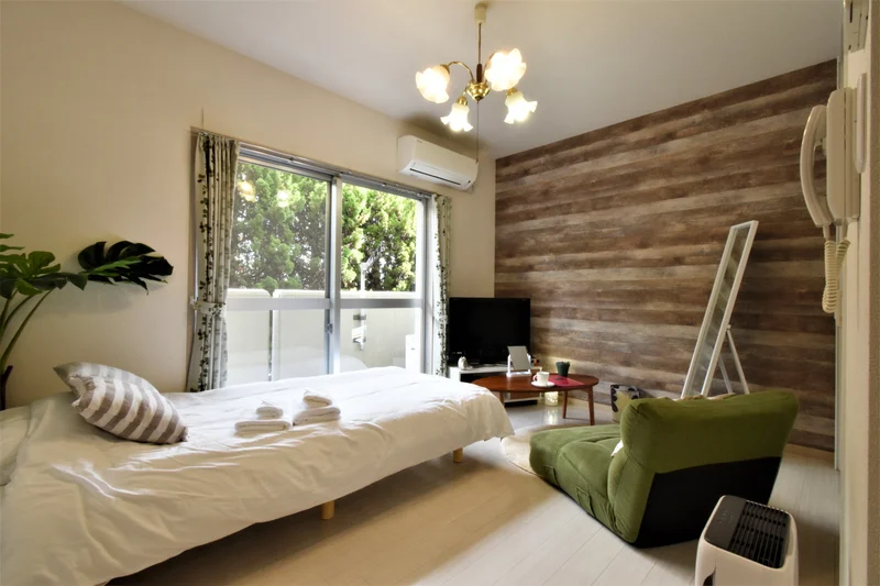 大型リノベーション物件で、デザインクロスあり！座いす付きで　仕事終わりにゆったりと寛いでいただけるお部屋！　ホテルより割安で法人様にもおすすめです。