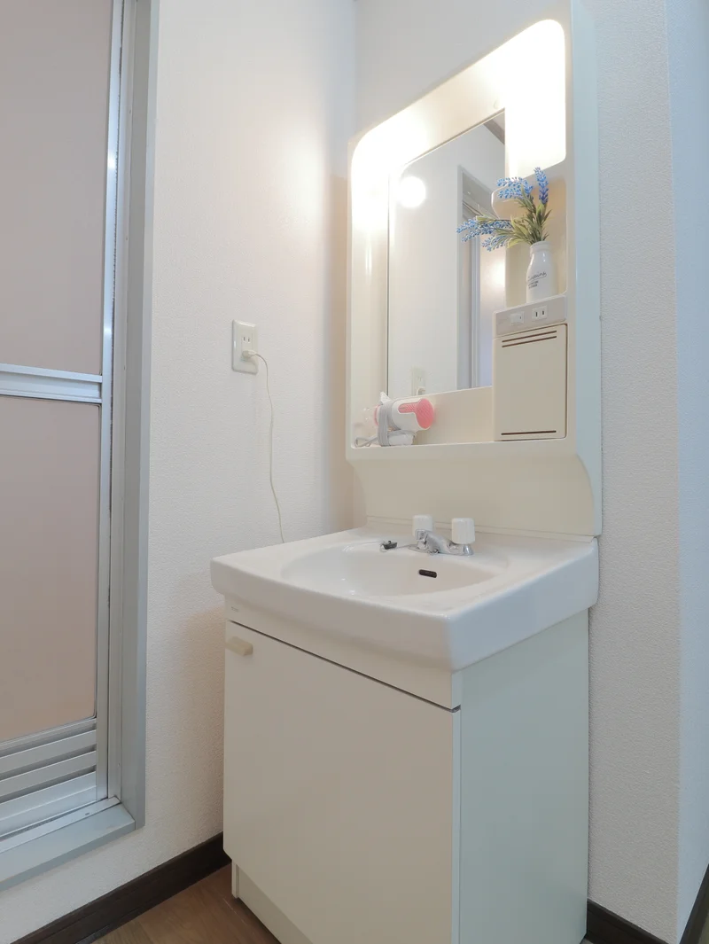 独立洗面台有のため、朝の身支度も簡単です。女性にも嬉しい設備♪