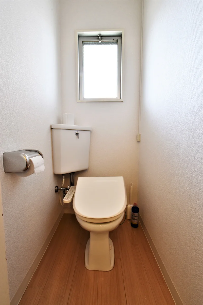 ウォシュレット付き！　トイレ洗剤やトイレブラシなども標準品です！