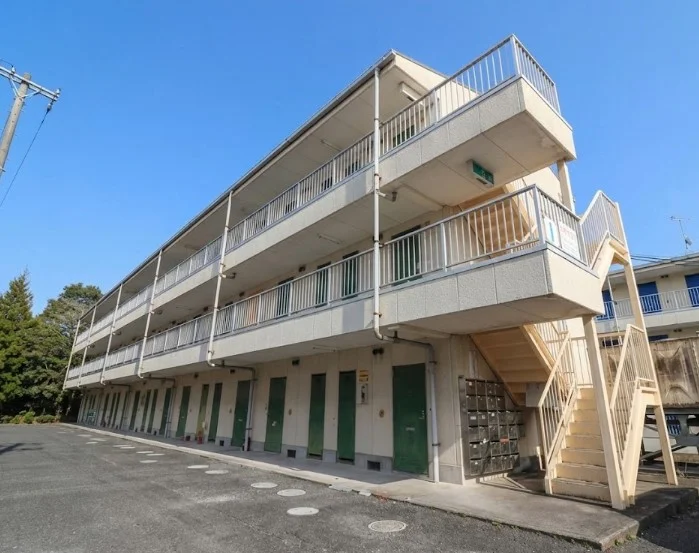 3階建ての物件です　東広島自動車学校近くにある　駐車場付きの物件！