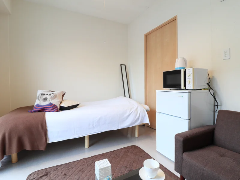 主要な家電類もご用意しております。　一人暮らしに必要なあると嬉しい備品類もすべて標準品！