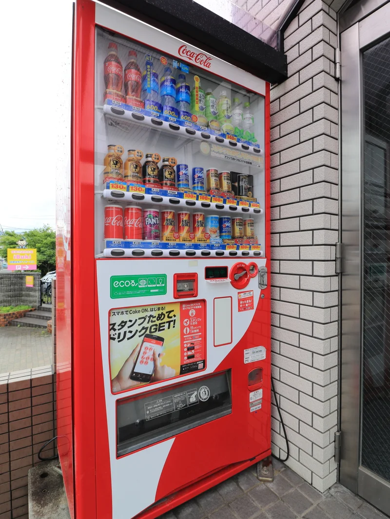 敷地内自販機あり　コンビニに行かなくても飲み物が購入できて便利！