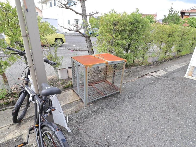 敷地内ゴミ捨て場