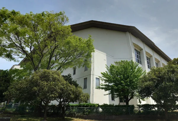 観音寺市立総合体育館まで車で8分、3.3km｡