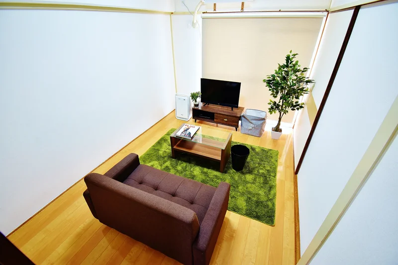 【室内画像】香川県観音寺市ウィークリーマンションのお部屋です♪お部屋のクロスがとてもオシャレです(^^♪研修などのご利用にも最適です★