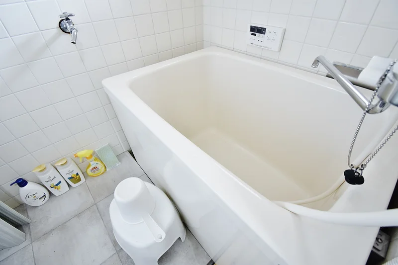 バスルーム画像です♪香川県観音寺市ウィークリーマンションでは、お風呂用の椅子もあるのでごゆっくりと快適にご利用いただけます★