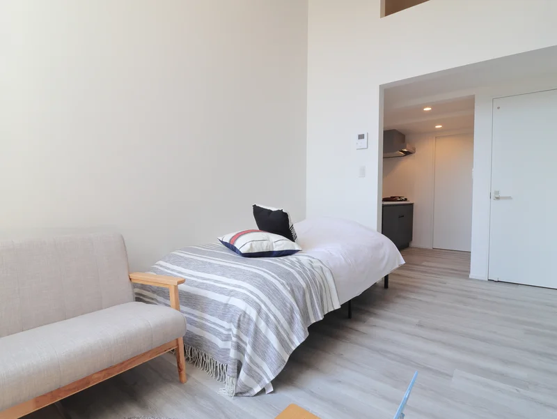 ソファ付きで備品類も充実して標準化！　エアコン付きで室内温度調節可能！　一年中快適にお過ごしを♪