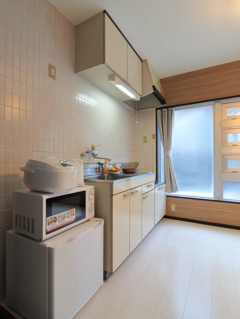 炊飯器・電子レンジ・冷蔵庫あり！　調理器具等そろっているので　自炊できて健康面に考慮していただけます。