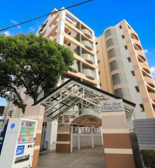 宮崎東地区交流センター前にある高層マンション！