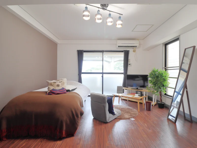 窓が2面あるため、外光を取り込みやすく、室内が明るいです。