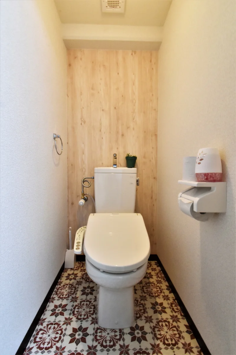 バストイレ別で温水便座付き♪　トイレットペーパーや洗剤等あり　清潔に保っていただけます♪