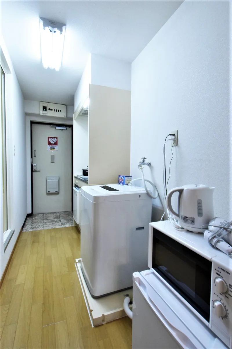 家具家電が充実しています！　洗濯機置き場あり！　毎日洗濯できて衣類など清潔に保っていただけて便利です！