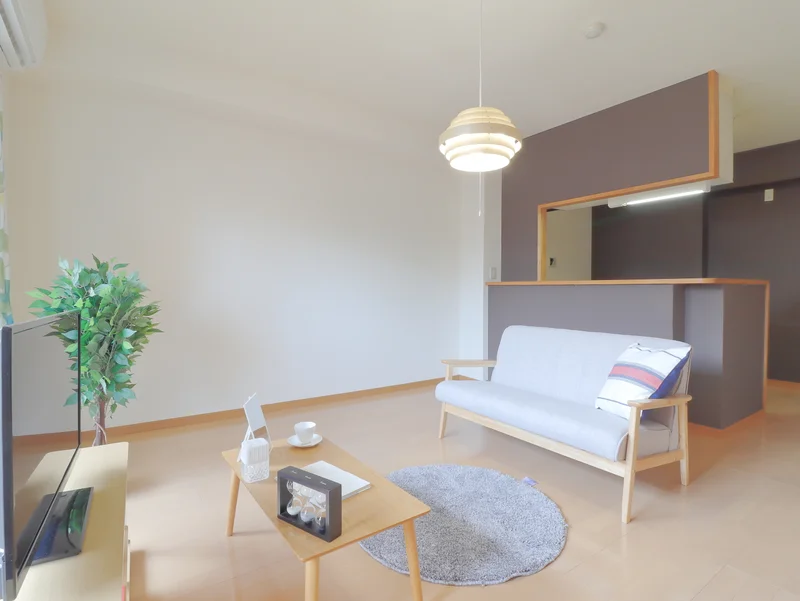 カウンターキッチンがおしゃれな　家具家電付き　２LDKの広々マンスリーマンション！