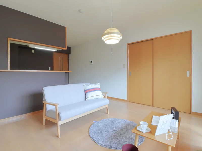 おしゃれなインテリアの室内♪　ファミリーで利用できるのでリフォーム等での滞在などでもご利用可能！