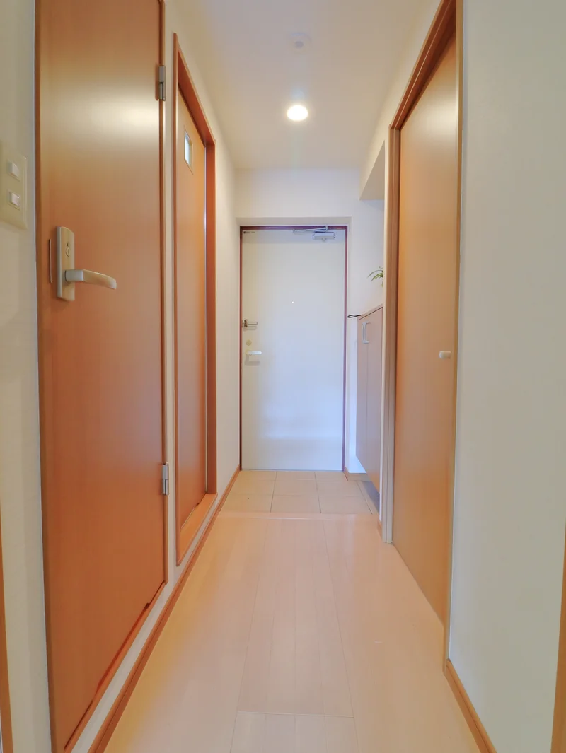 玄関スペース広々としております！　シューズボックスありで便利です。