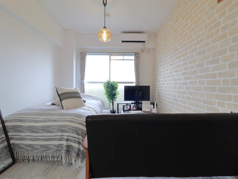 リネン類のご用意も豊富！　シックな室内の感じでホテルよりも割安なマンスリーマンション！