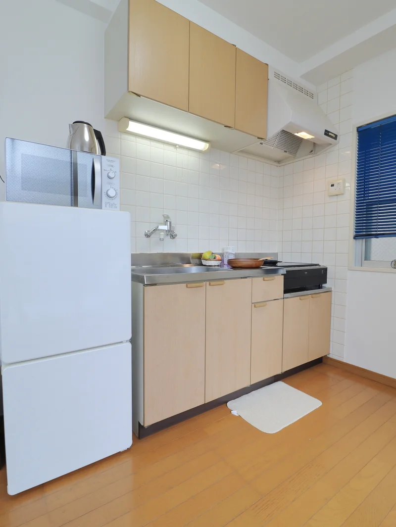 キッチン　IHコンロなので、ガスを使わないため安全です。調理器具や食器類などそろっているので　自炊可能で健康面に考慮！