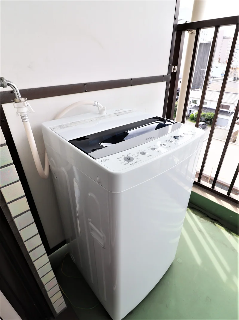 屋外洗濯機置き場　コインランドリーに行かなくてもいいので便利！