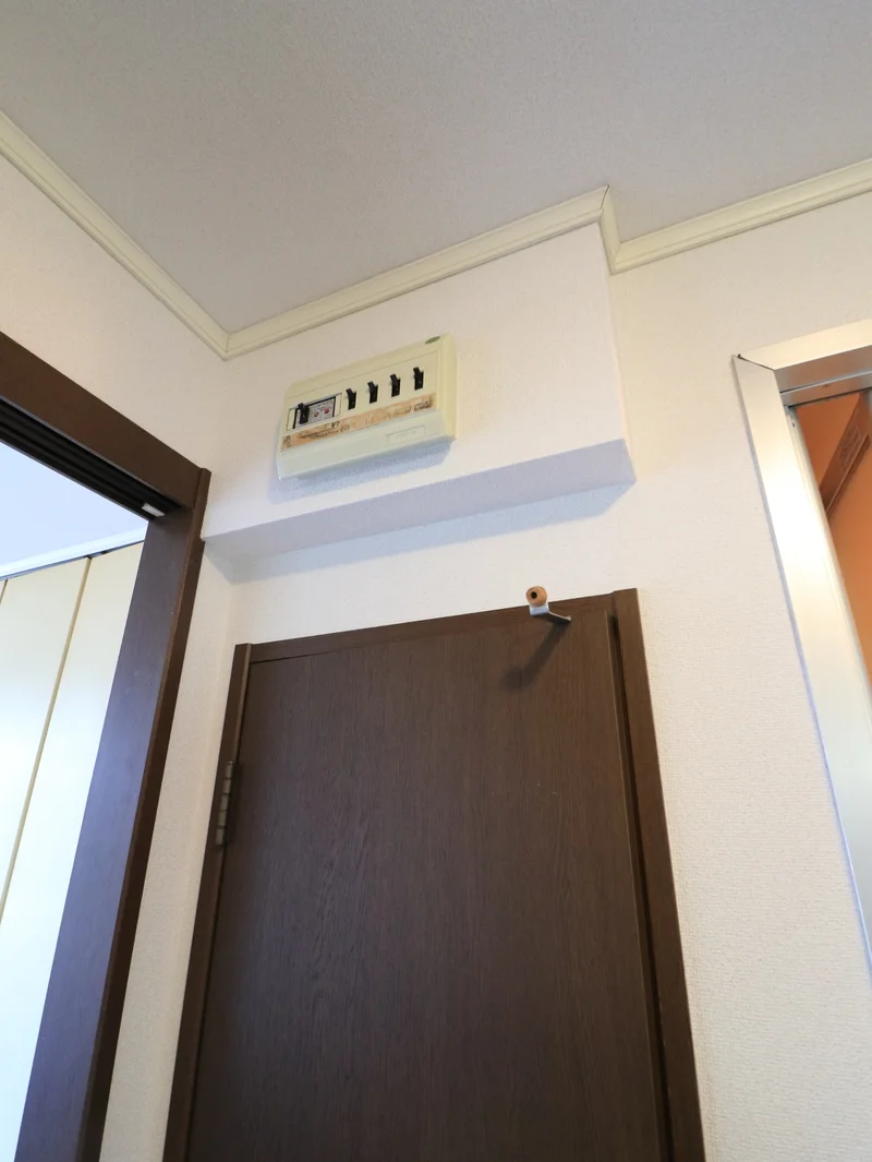 玄関上　室内ブレーカー