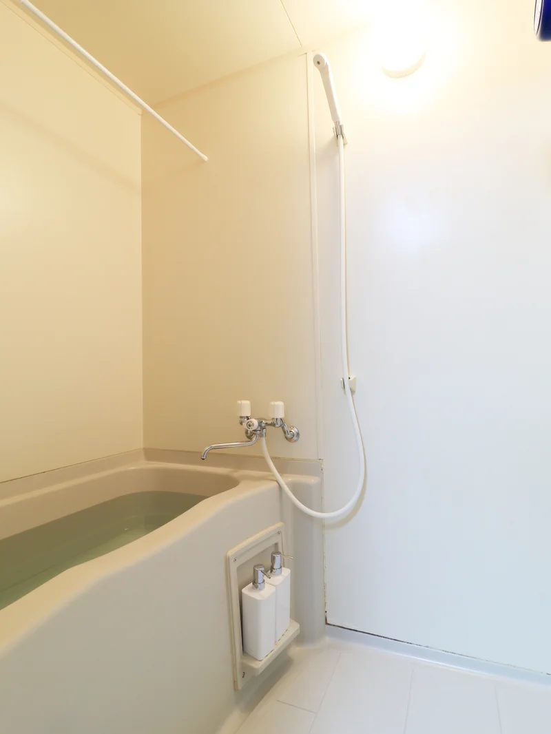 風呂トイレ別のセパレートタイプの物件です　ゆったりと湯舟に浸かって疲れを落としていただけます♪