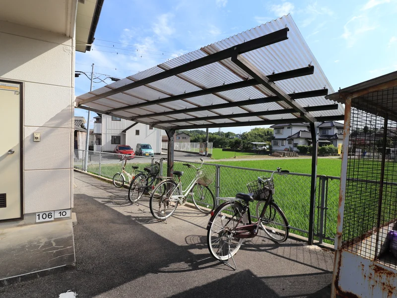 敷地内駐輪場　近場へのちょっとしたお出かけなどにも便利です。