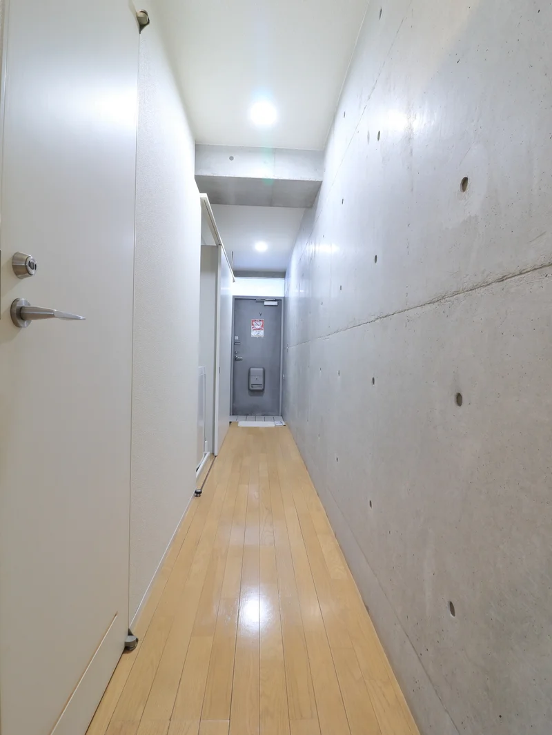 広々としていて明るい廊下です！　