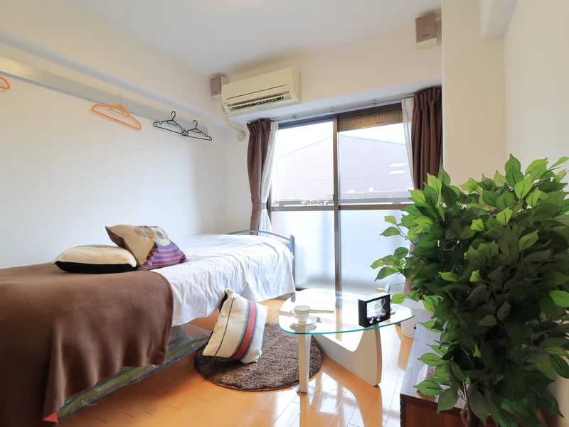 エアコン付きのお部屋で温度調節可能！　　一年を通して快適な室温でお過ごしいただけます。