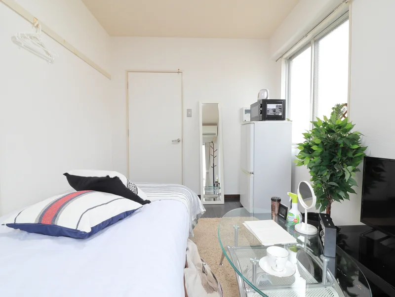 冷蔵庫や電子レンジ・電機ケトルなどの主要家電も用意していますので、すぐに生活が出来ます。