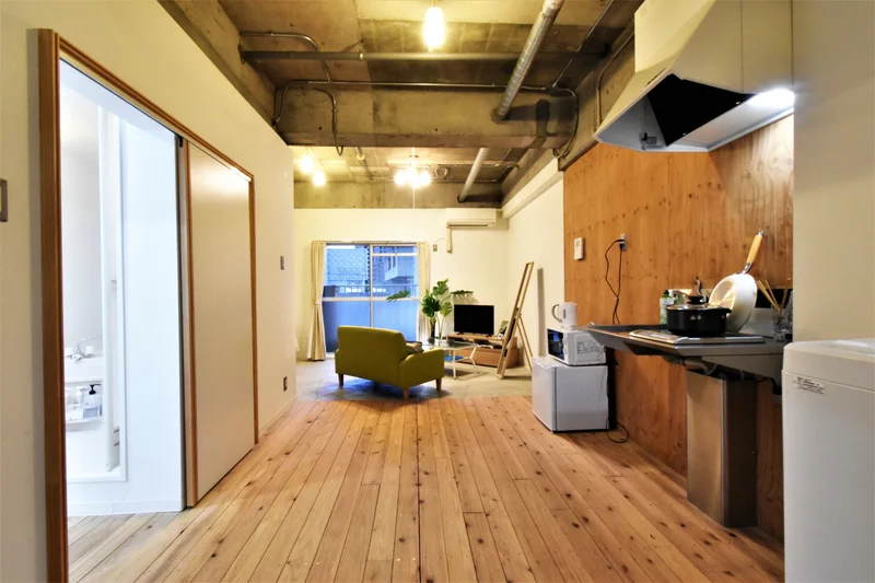 リノベーション物件でお部屋広々！　１LDKのお部屋で家具家電付！　複数名利用可能なお部屋となっております