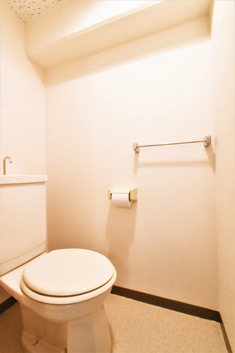 バストイレ別！　トイレットペーパーや洗剤など標準品です！