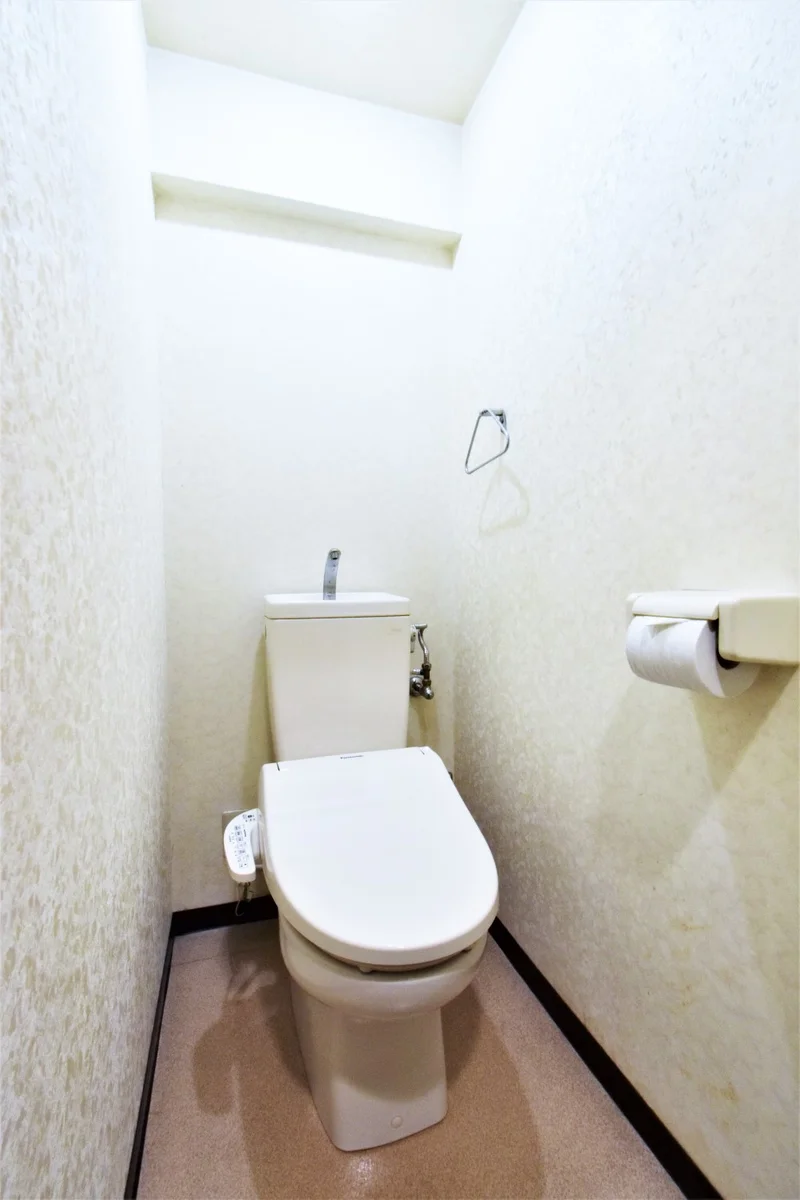 ウォシュレット付き　愛好家にもおすすめの設備！　トイレットペーパーや洗剤などすべて標準品です