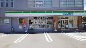 ファミリーマート 中津中殿町三丁目店