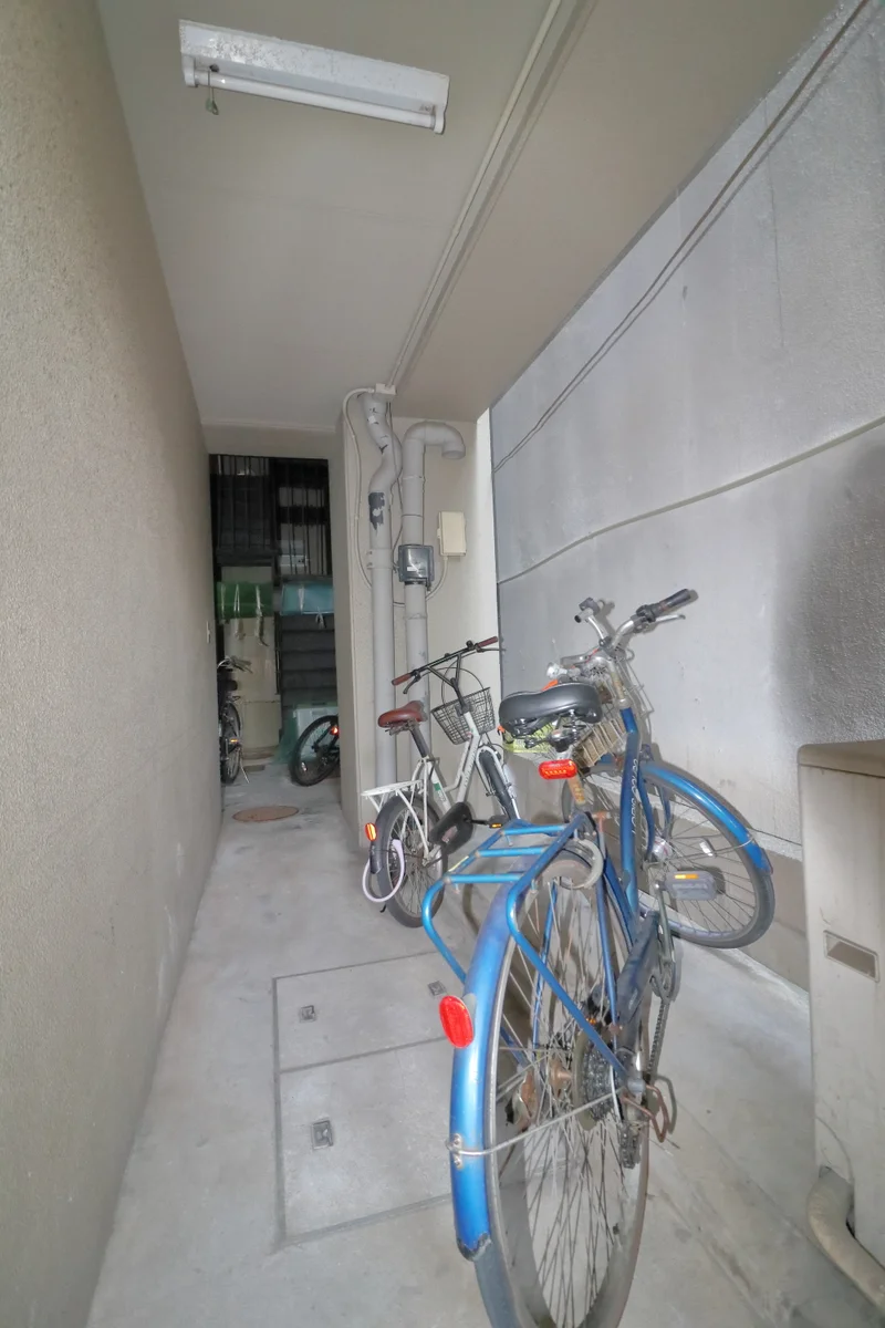 敷地内駐輪場　近場へのお出かけや通勤などに便利です！