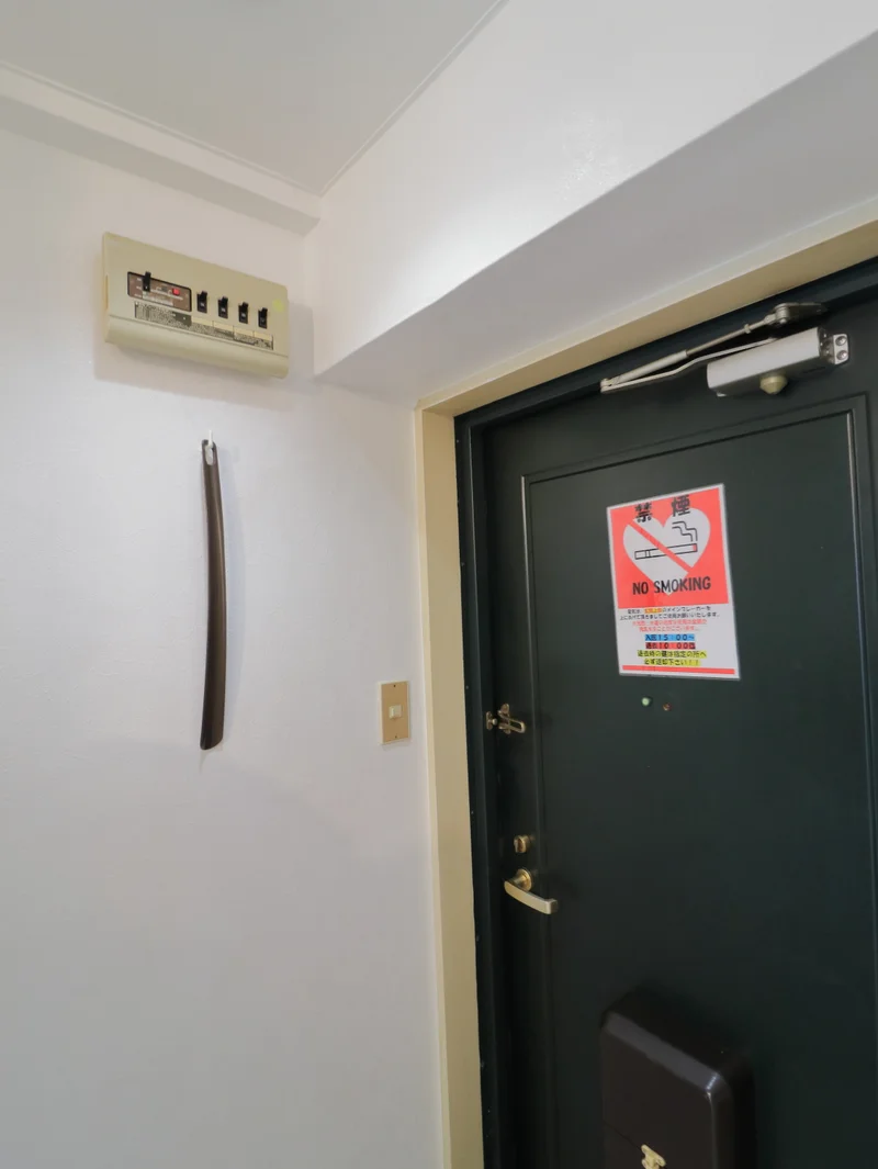 室内ブレーカー　玄関の上にあります