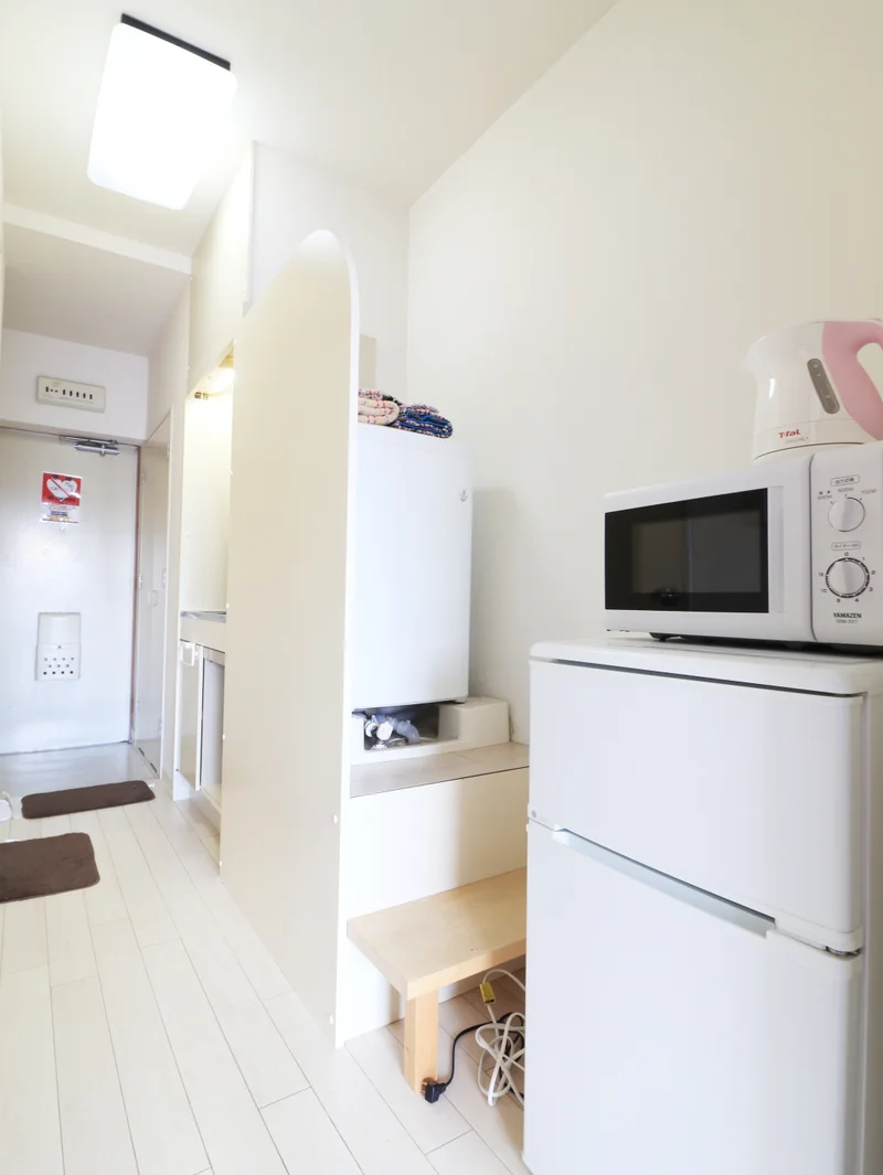 玄関　冷蔵庫や電子レンジなどもご用意しております